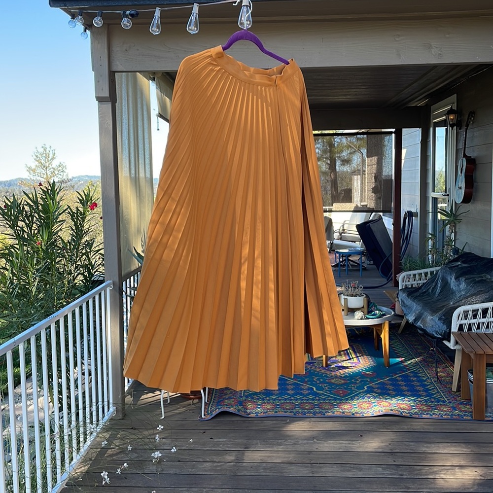 MR LARKIN lily skirt size small Sienna colorway. Pleated full midi skirt.